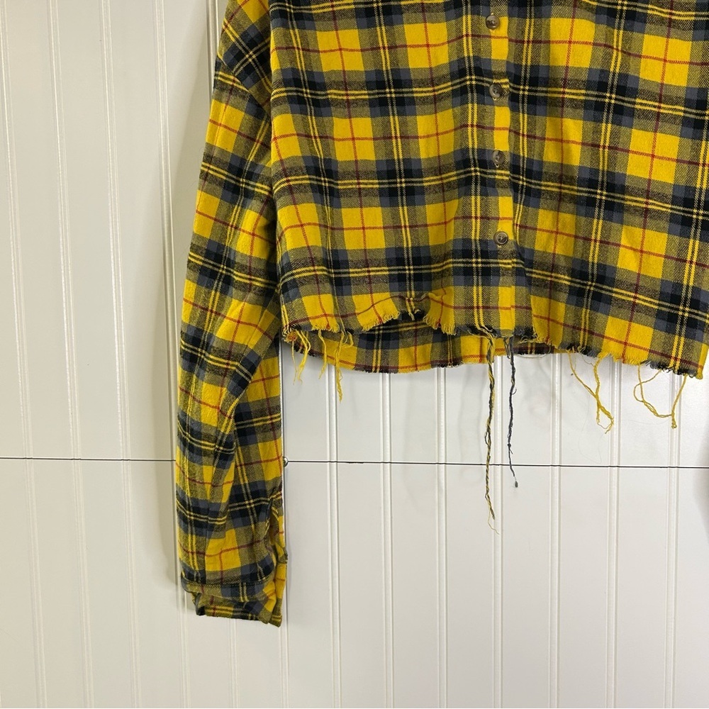 Yellow Plaid Cropped Flannel Distressed Grunge Button Up Size Medium - Picture 4 of 6